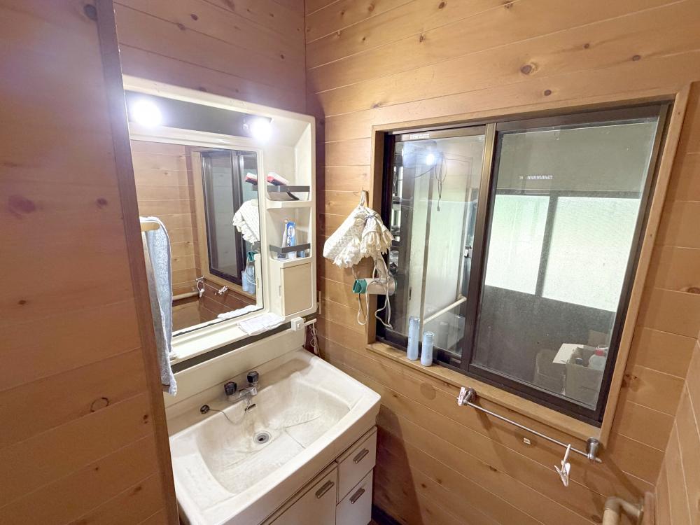 1980s wood house in Kushira, Kanoya, farmland, approval needed