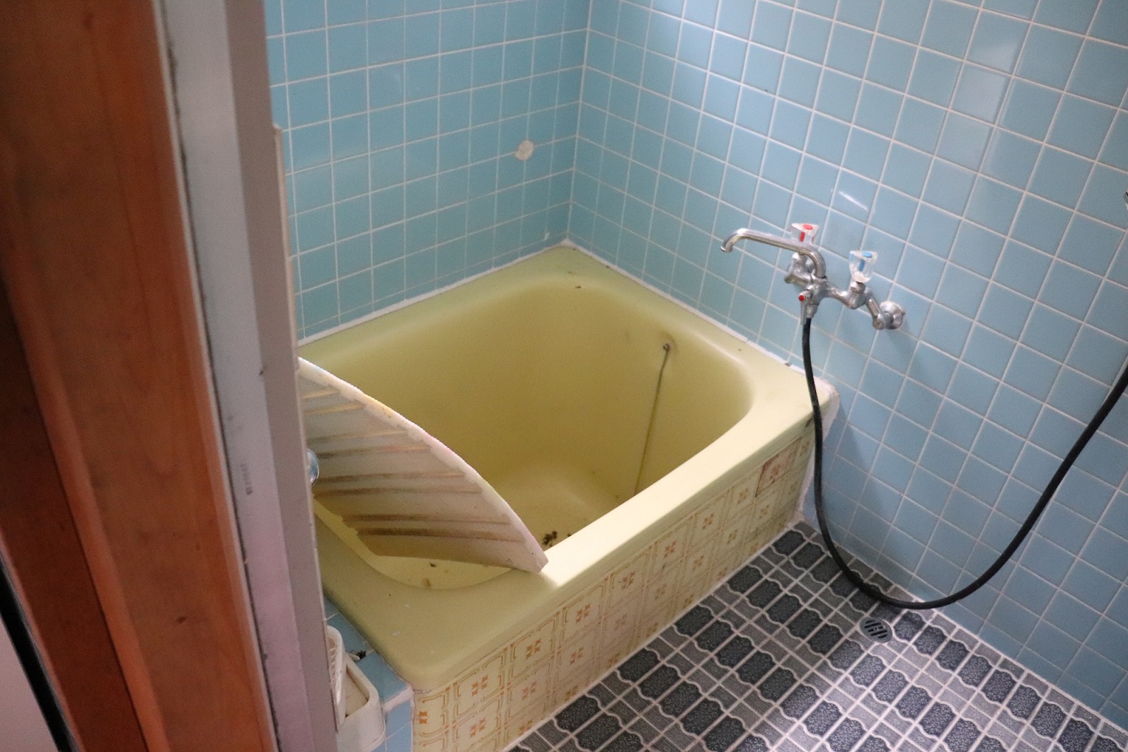 1980s wood house on a large plot in Gifu