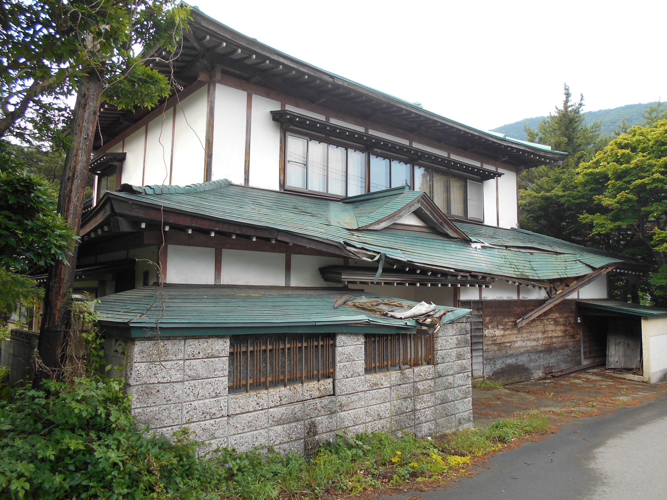 1970s wood house on a large plot in Kitakami