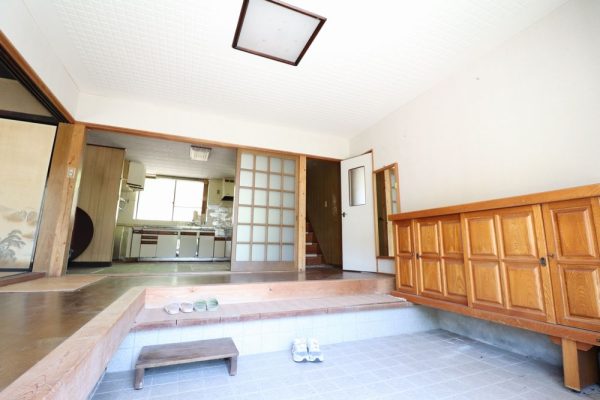 1970s wood house, 17-min walk to station, Shimane
