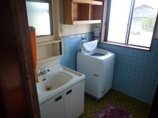 1980s concrete house, 15-min walk to station, Oita