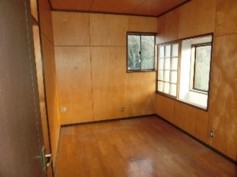 1990s wood house on a large plot in Niigata