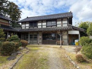 1970s wood house on a large plot in Niigata