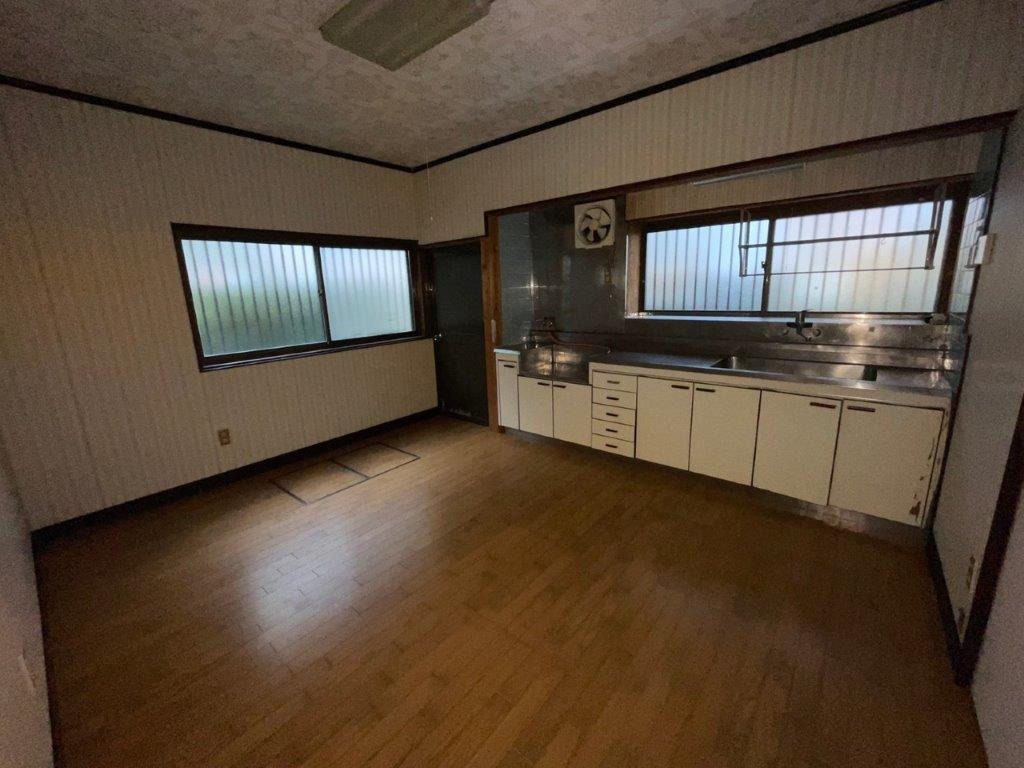 1980s wood house in Kochi