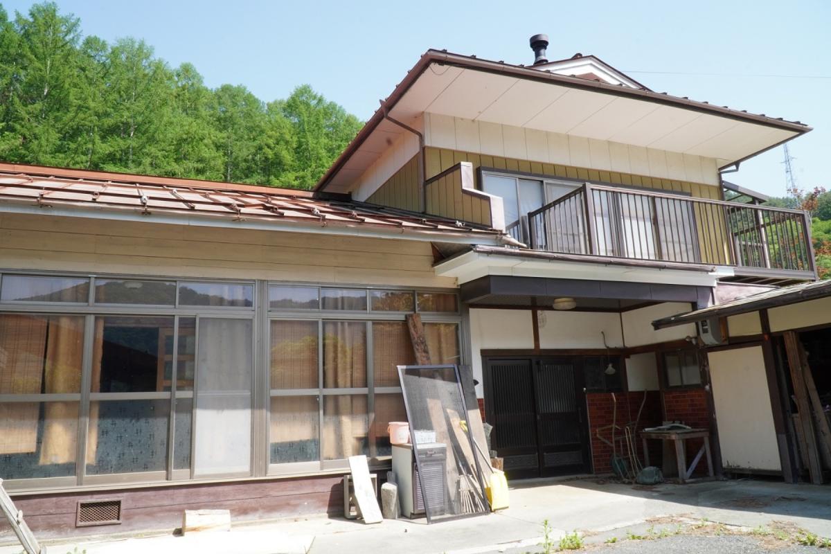 1950s wood house on a large plot in Nagano