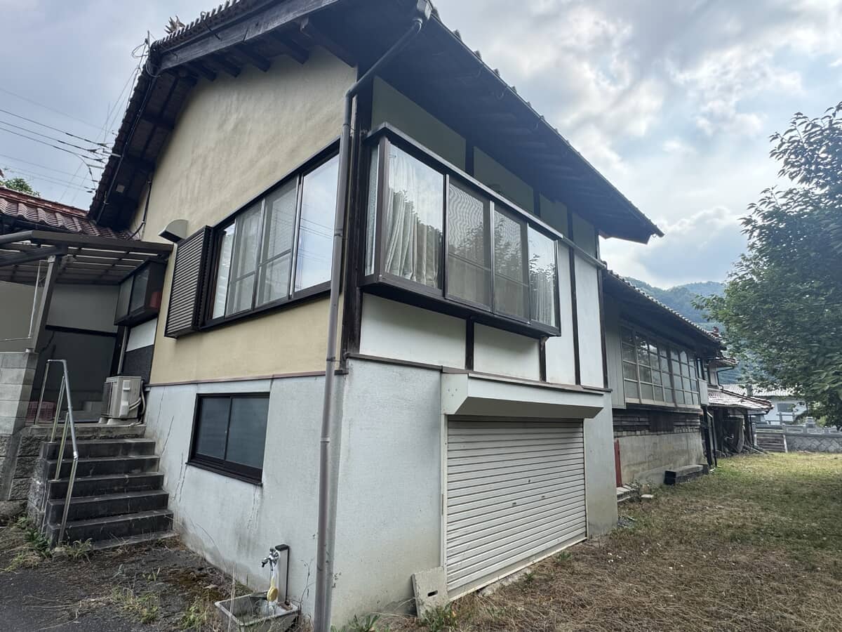 1990s wood house in Hiroshima