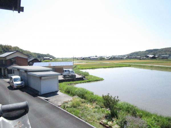 Wood house with storehouses in Oita