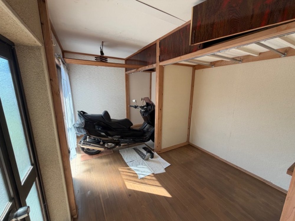 Distinctive Japanese room! Excellent sunlight.