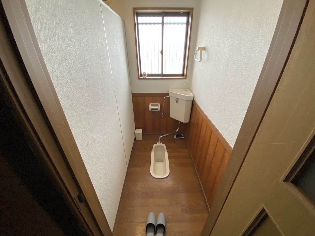 1970s wood house on a large plot in Toyama