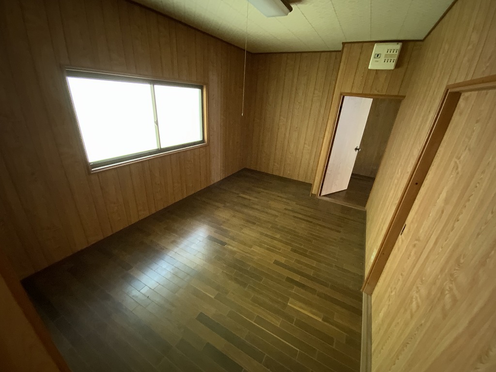 1980s wood house on a large plot in Yamaguchi