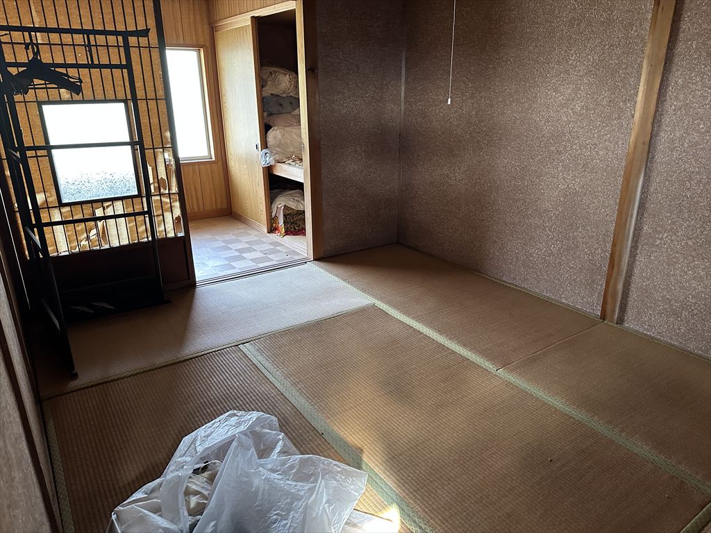 1940s wood house with storehouses in Gifu