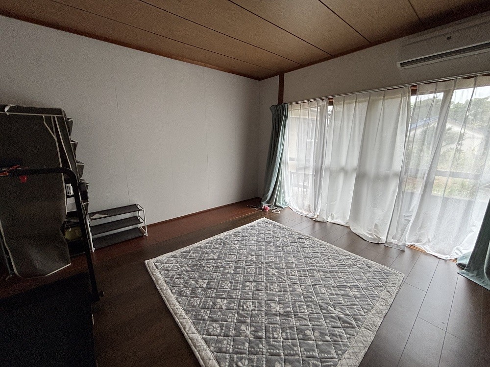 1990s wood house near the coast in Yamakawanarukawa, Ibusuki