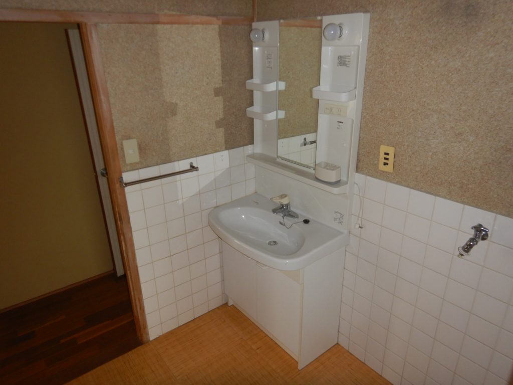 1970s wood house in Ehime