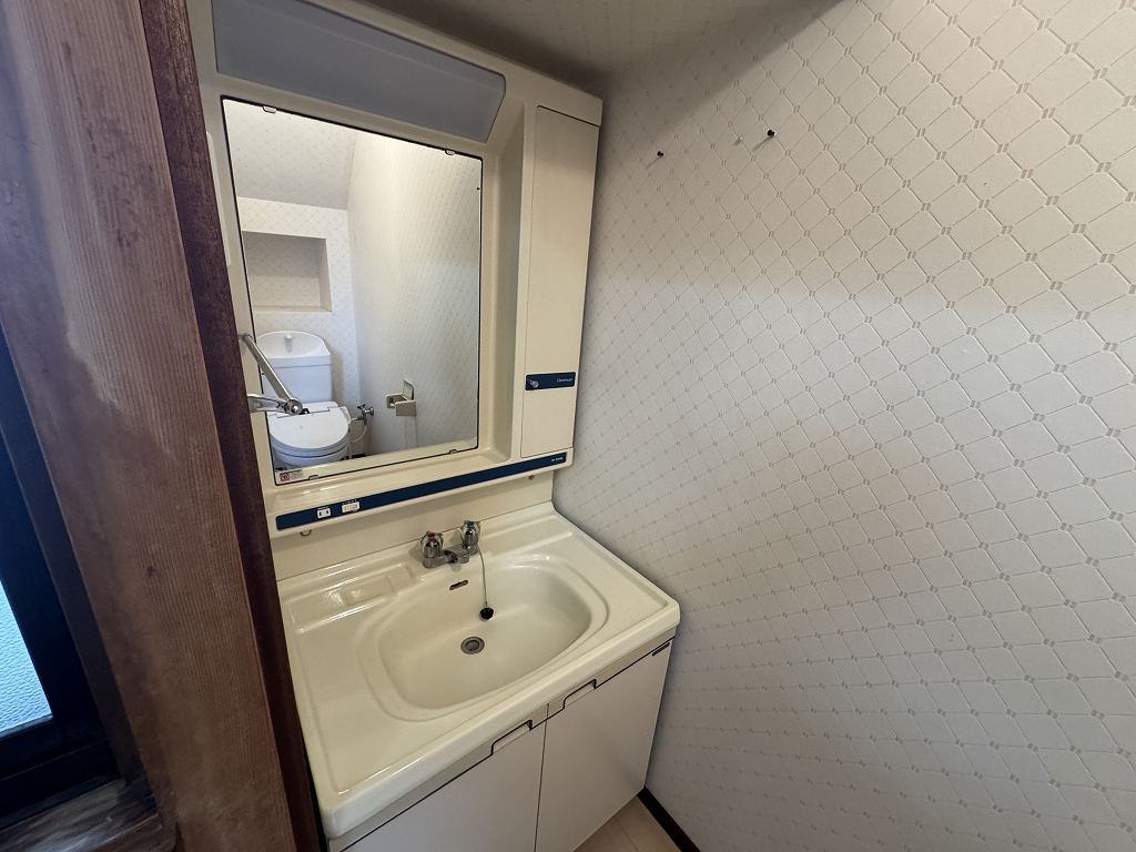 1970s wood house, 11-min walk to station, Nagano
