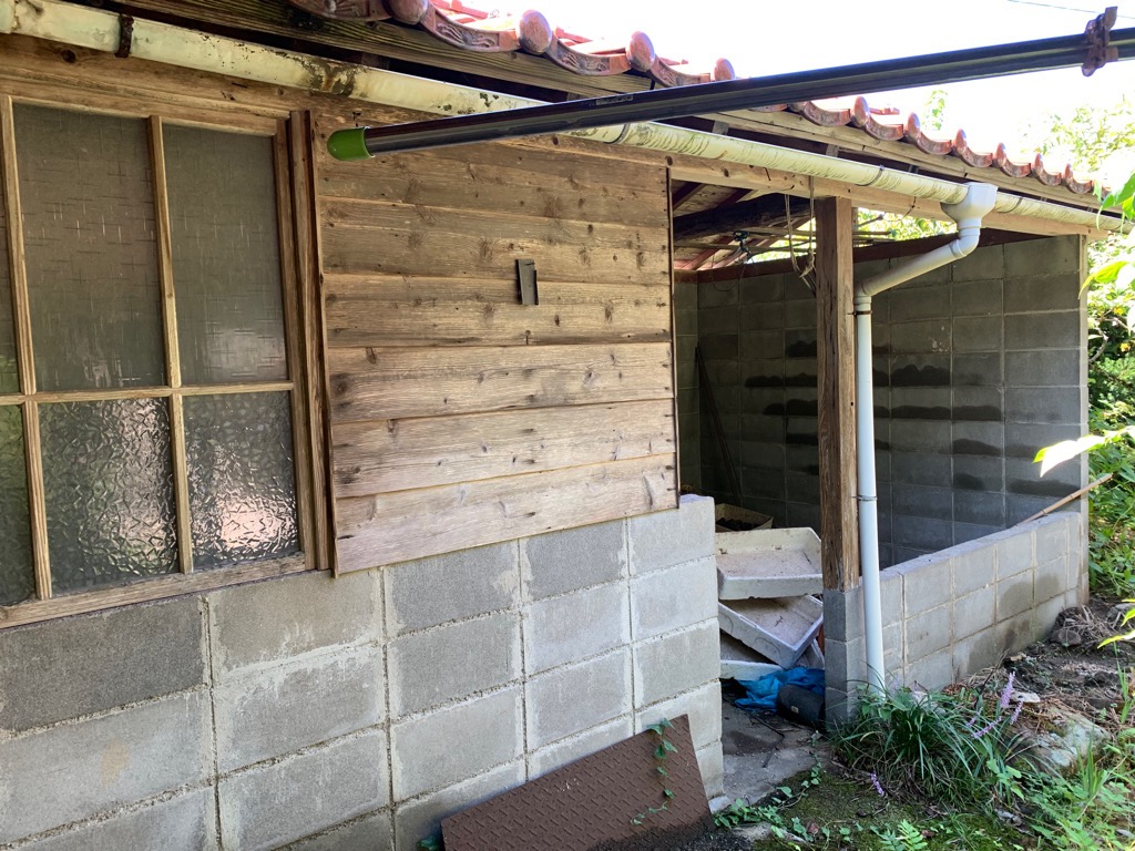 1960s wood house on a large plot in Tottori