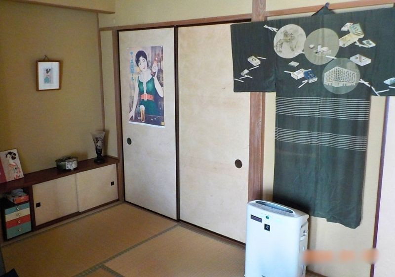 1970s concrete house, 5-min walk to station, Shizuoka