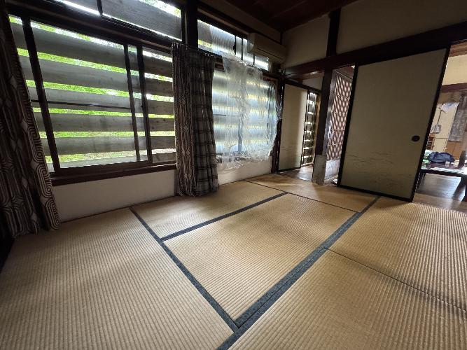 1950s wood house on a large plot in Tokamachi, Niigata