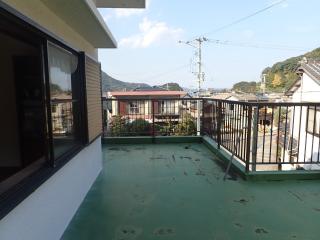 1980s concrete house, 15-min walk to station, Oita