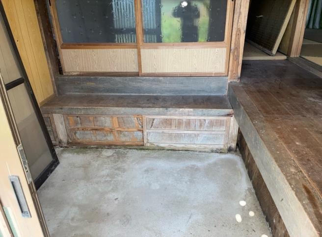 1960s wood house in Takaono, Izumi, farmland, approval needed
