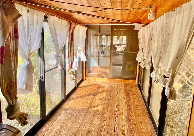 Wood house with storehouses in Nagano