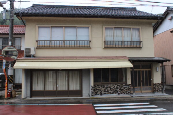 1950s wood house, 17-min walk to station, Shimane