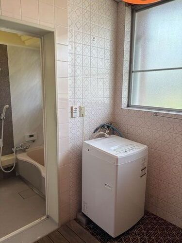 1970s wood house, 5-min walk to station, Kagawa