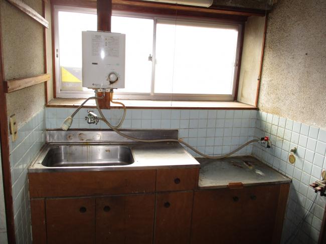 1970s wood house, 17-min walk to station, Okayama