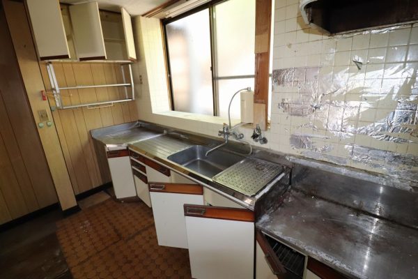 1970s wood house, 17-min walk to station, Shimane