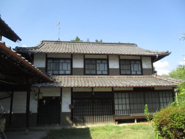 1950s wood house on a large plot in Okayama