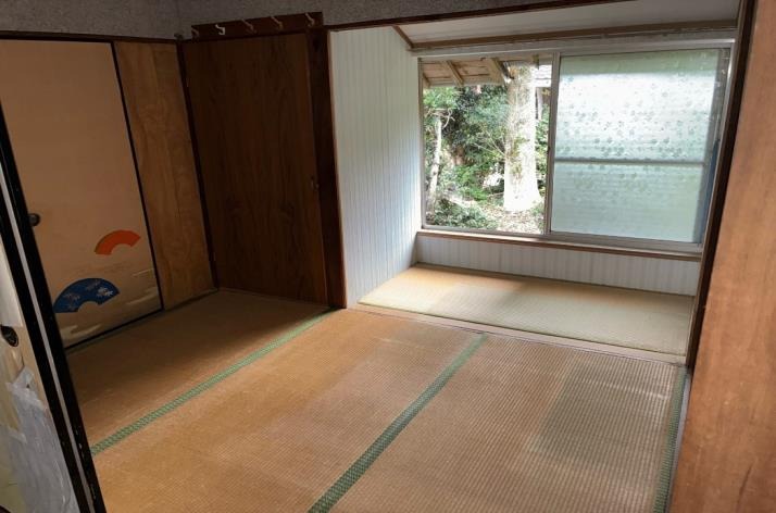 1950s wood house in Takaono, Izumi, farmland, approval needed