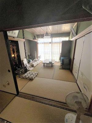 1970s wood house, 20-min walk to station, Shimane
