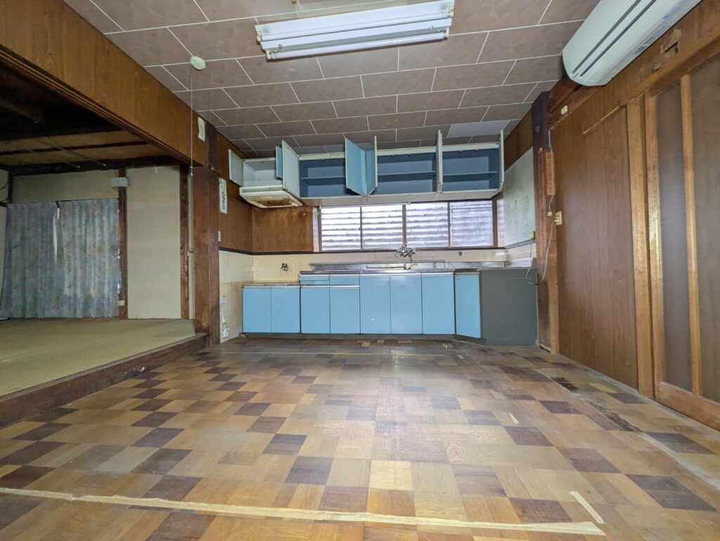 1950s wood house near the coast in Amino, Kyotango