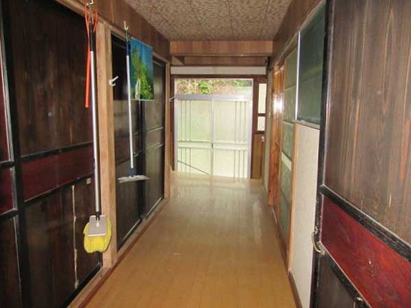 1970s steel-frame house on a large plot in Iwate