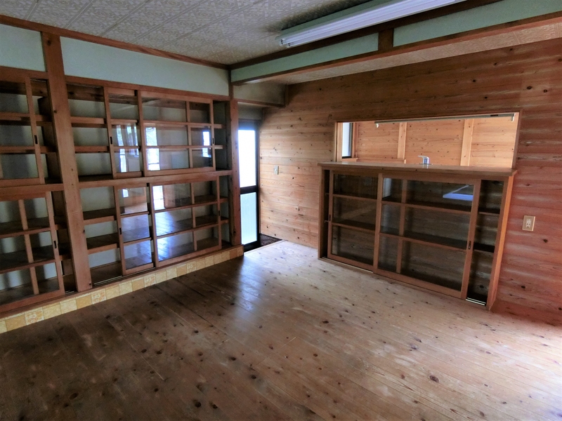 1980s wood house in Kochi