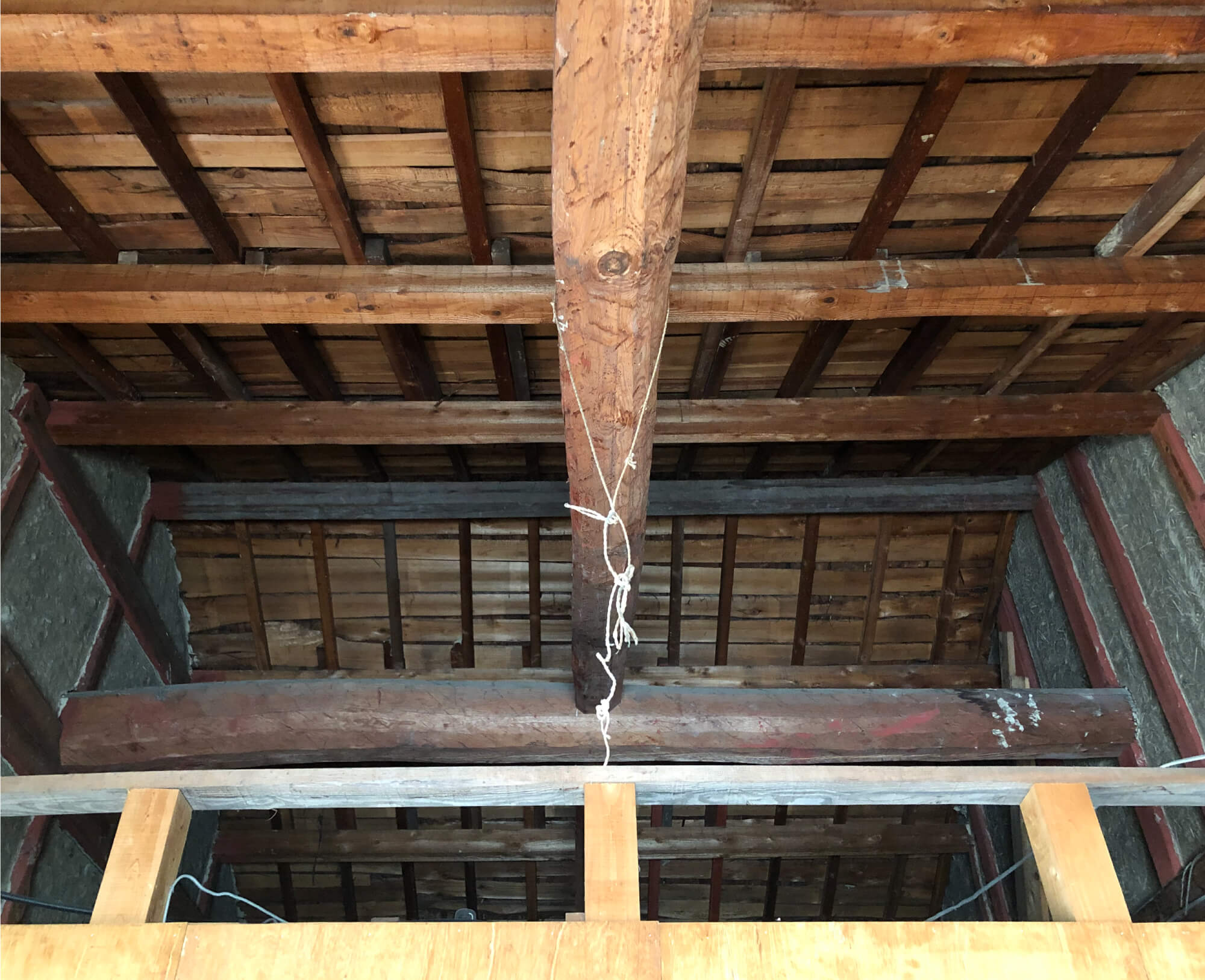 Wood house with storehouses in Shiga