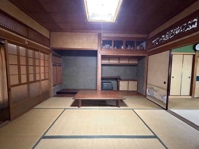 House with storehouse in Sekizen Okamura