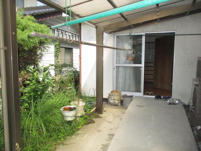 1970s wood house, 17-min walk to station, Okayama