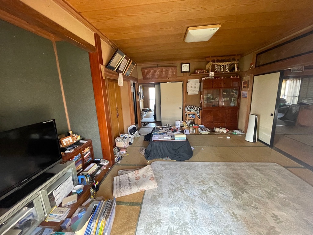 1970s wood house on a large plot in Nagano