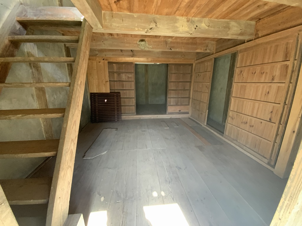 1980s wood house on a large plot in Yamaguchi
