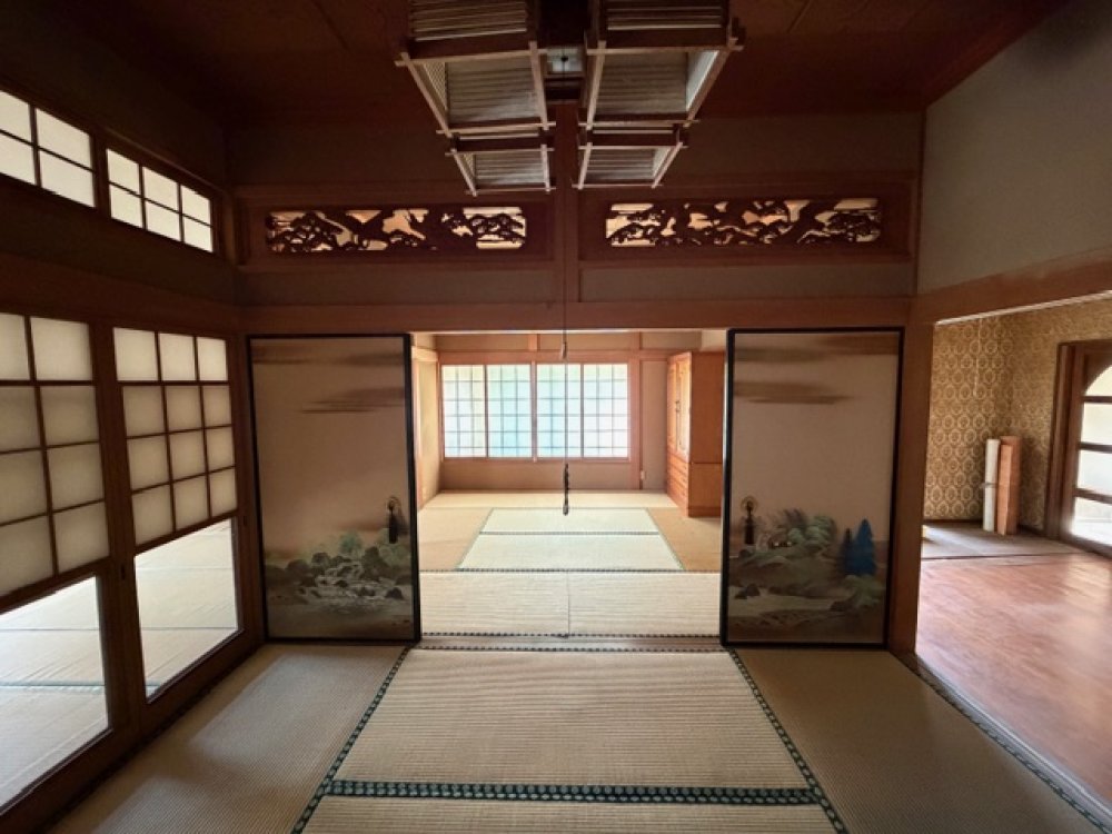 Distinctive Japanese room! Excellent sunlight.