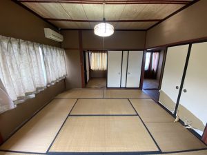 1970s wood house on a large plot in Toyama