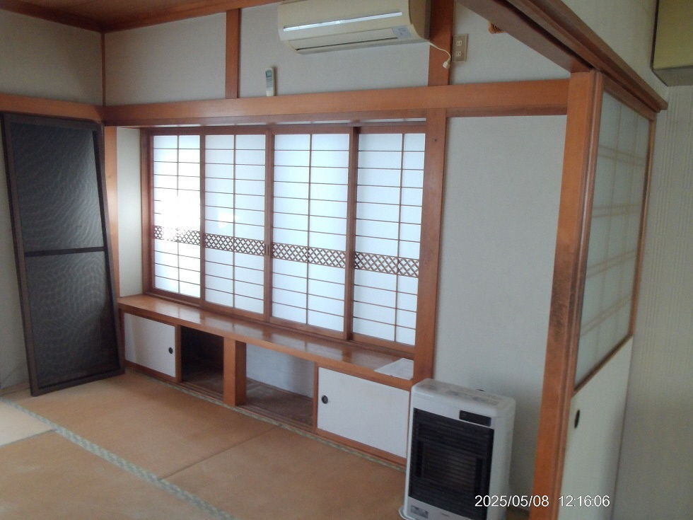 1980s wood house, 17-min walk to station, Aomori