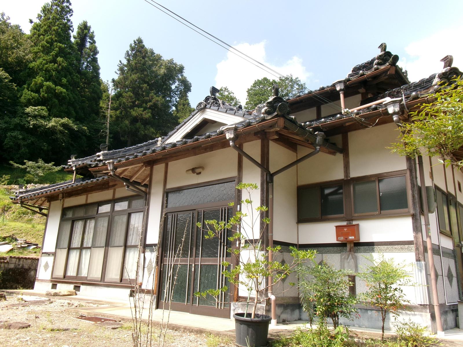 1980s wood house on a large plot in Hyogo