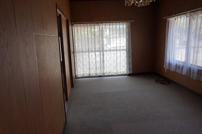 1970s wood house, 14-min walk to station, Okayama