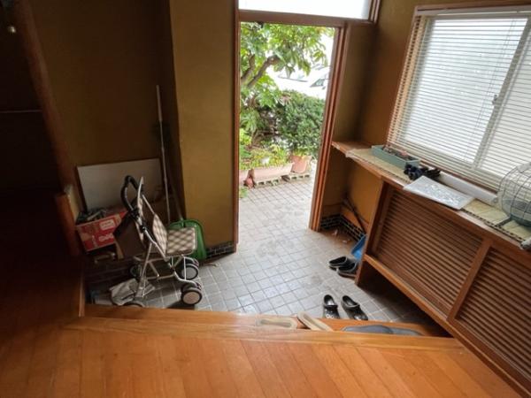 Quiet residential neighborhood! Facilities include city gas, propane, and municipal water.