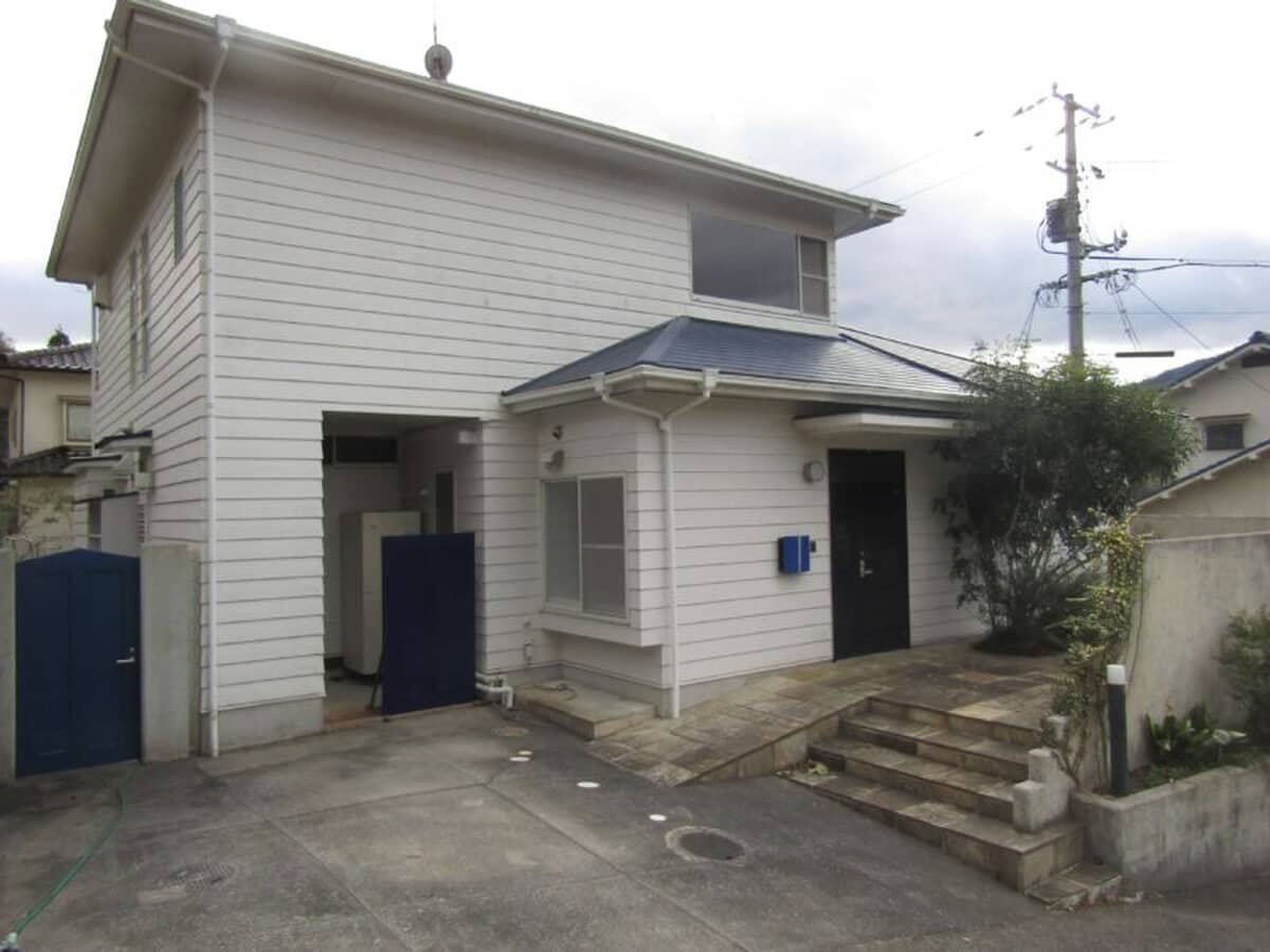 1990s wood house