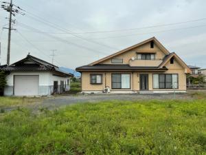 2000s wood house on a large plot in Okayama