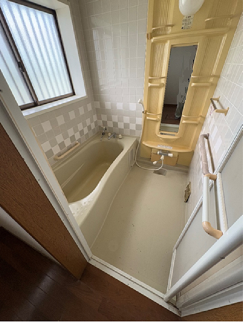 2000s wood house, 18-min walk to station, Ehime