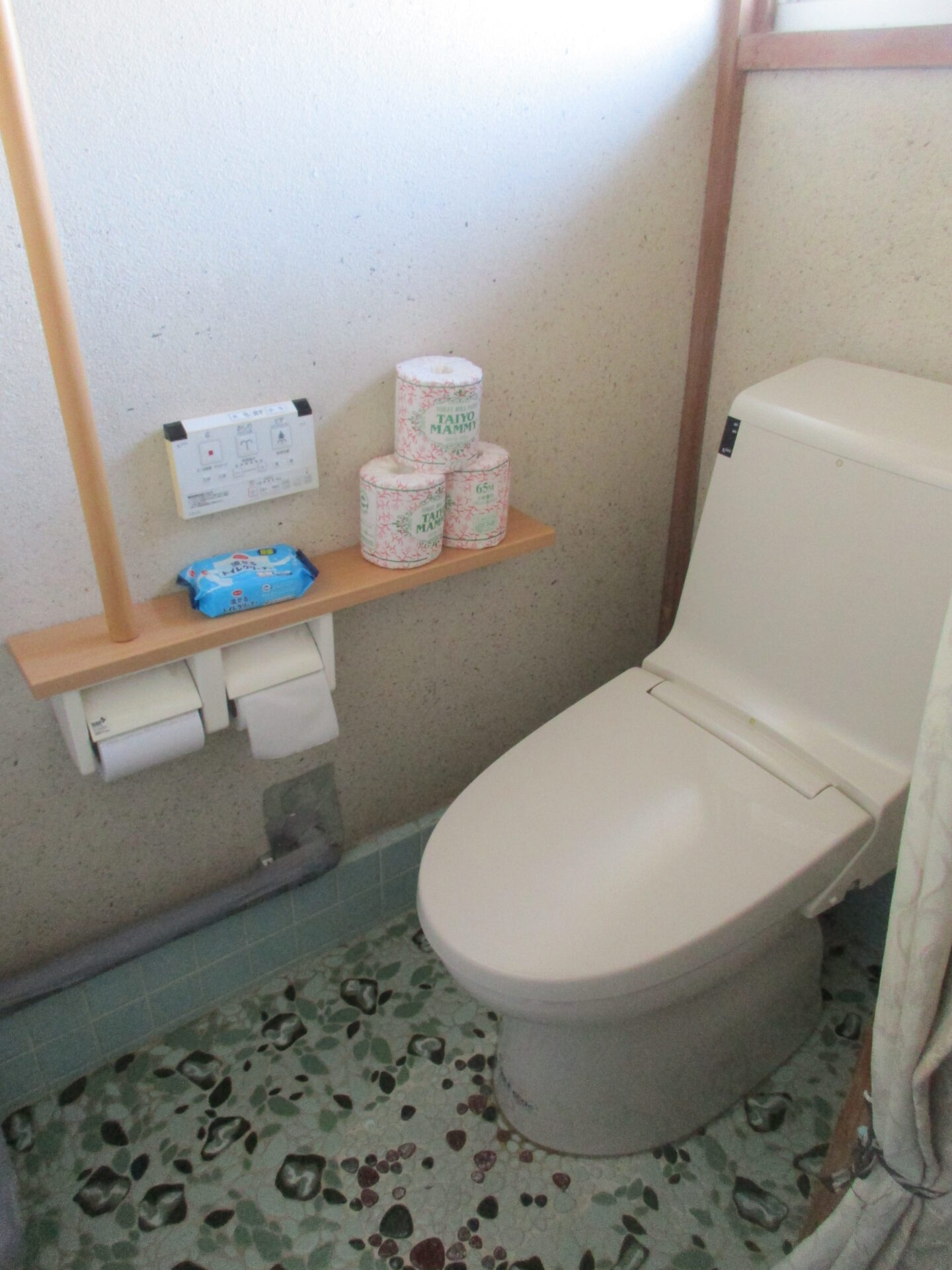 1920s wood house on a large plot in Shizuoka