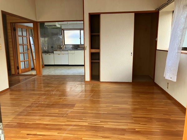 1980s wood house, 5-min walk to station, Shizuoka